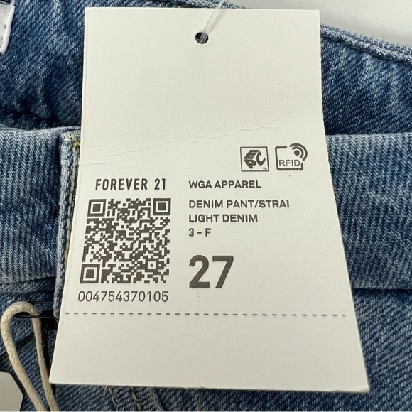 NWT Forever 21 Women’s Blue Jeans Sz 4 (27) Light Wash Mid-Rise Curved Straight - Picture 10 of 16